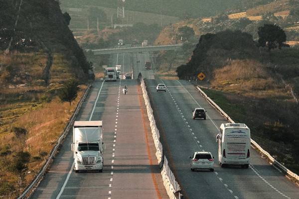 The best trucking fleets, buffeted by higher costs and now increasing environmental mandates, manage to stay ahead of the competition through vision, strategy, and execution. But in the end, executives say it’s their people who make the biggest difference.